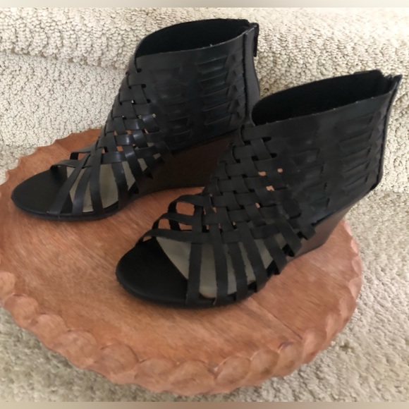Black Wedge Shoes. - Picture 4 of 6